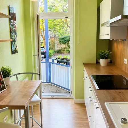 Premium In Awesome Sudvorstadt Location, 3 Bedrooms, For Up To 8 People, 7 Separate Beds, Premium Kitchen And Bathroom Apartment *