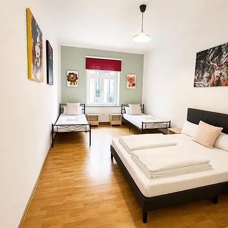 Premium In Awesome Sudvorstadt Location, 3 Bedrooms, For Up To 8 People, 7 Separate Beds, Premium Kitchen And Bathroom