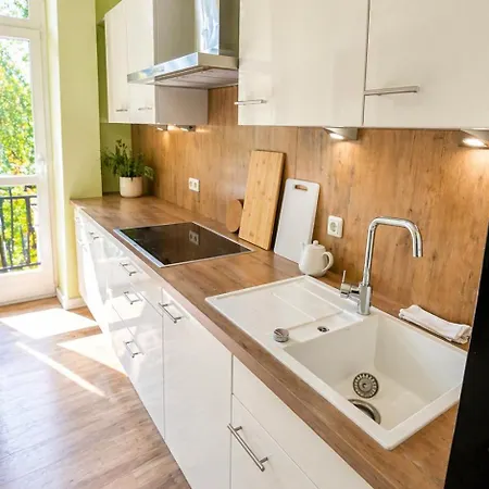 Premium In Awesome Sudvorstadt Location, 3 Bedrooms, For Up To 8 People, 7 Separate Beds, Premium Kitchen And Bathroom