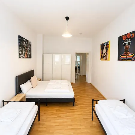 Apartment Premium In Awesome Sudvorstadt Location, 3 Bedrooms, For Up To 8 People, 7 Separate Beds, Premium Kitchen And Bathroom