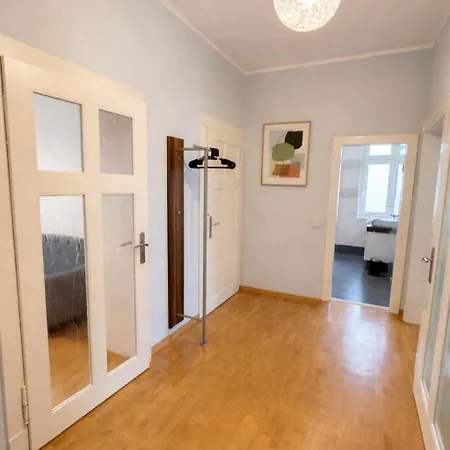 Premium In Awesome Sudvorstadt Location, 3 Bedrooms, For Up To 8 People, 7 Separate Beds, Premium Kitchen And Bathroom * Leipzig