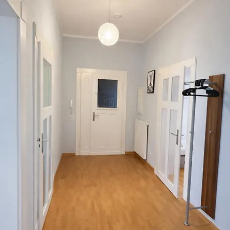 Premium In Awesome Sudvorstadt Location, 3 Bedrooms, For Up To 8 People, 7 Separate Beds, Premium Kitchen And Bathroom Apartment