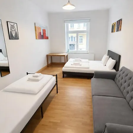 Apartment Premium In Awesome Sudvorstadt Location, 3 Bedrooms, For Up To 8 People, 7 Separate Beds, Premium Kitchen And Bathroom *